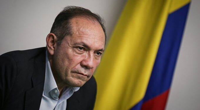 Salida de Antonio Sanguino del Ministerio de Trabajo reabre interrogantes sobre proceso por corrupción