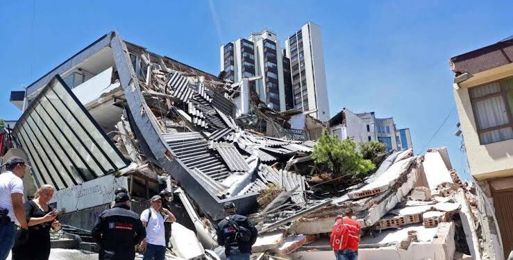 Tragedia crece en Colombia: terremoto de 7,4 ya deja 132 muertos y más de 570 heridos