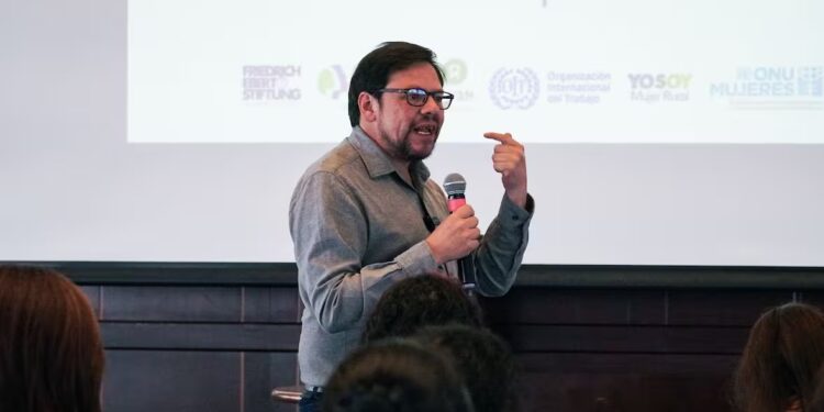 Fiscalía imputa a exviceministro Diego Cancino por presunto acto sexual violento agravado