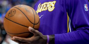 Lakers cambia de dueño nuevamente