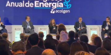 Gobierno prende alarmas por energía y presupuesto: CREG busca acelerar proyectos y Restrepo cuestiona cuentas de 2027