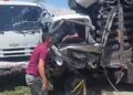 Fuerte choque entre dos camiones dejó a un conductor atrapado en la vía Pailas–Curumaní