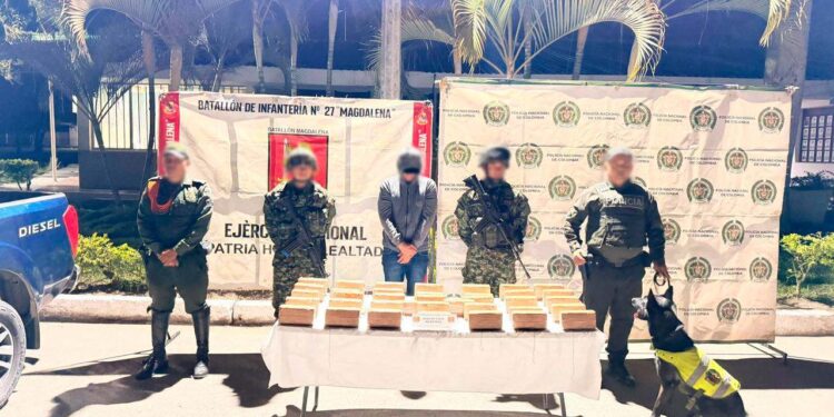 Ejército Nacional captura en flagrancia a un hombre e incauta 38 kilos de pasta base de coca en Pitalito