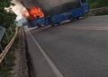Fueron dos las busetas incendiadas para bloquear la Troncal del Caribe en Santa Marta