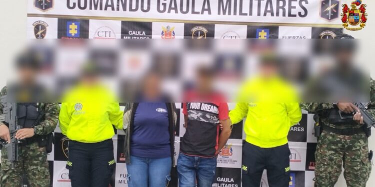 Ejército Nacional captura en el Valle del Cauca a alias Cortico y alias Sonia, responsables de finanzas y apoyo logístico de la estructura Adán Izquierdo