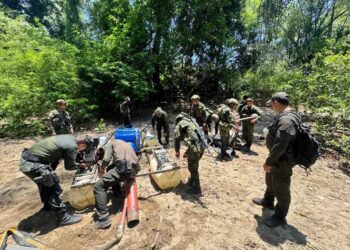 Ejército Nacional captura a tres personas durante operación contra la explotación ilícita de yacimientos mineros en Caldas