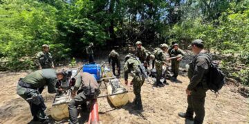 Ejército Nacional captura a tres personas durante operación contra la explotación ilícita de yacimientos mineros en Caldas