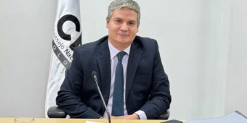 Juan Felipe Lemos llega a la presidencia del CNE con respaldo mayoritario y en un momento clave para la política colombiana