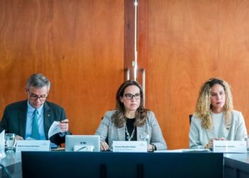 Ministra Viviane Morales presenta informe crítico sobre la grave situación del FOMAG ante nuevo Consejo Directivo