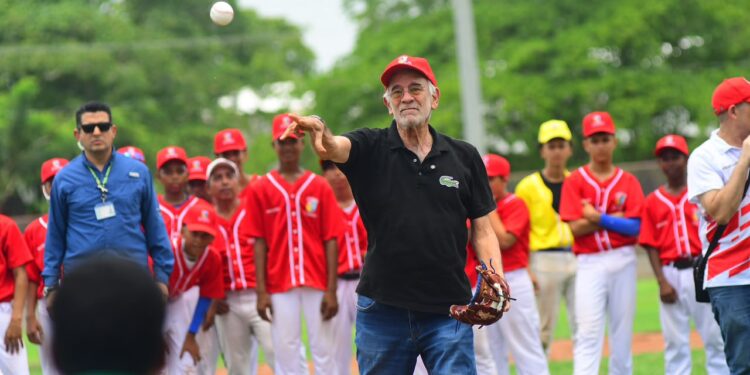 Manatí encendió la emoción del béisbol con el inicio de Batea Atlántico 2026