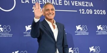 George Clooney recibe el León de Oro en Venecia y lanza fuertes críticas sobre la política de Estados Unidos