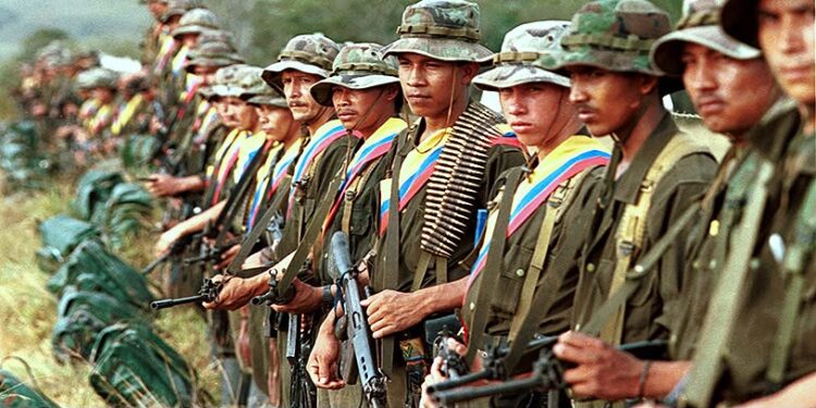 Víctimas del reclutamiento forzado desmienten a la ex-FARC y exigen justicia al Gobierno nacional
