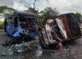 Camión atraviesa el separador de la calle 30 y termina chocando contra bus y moto en Soledad