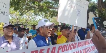 Herencia maldita de Petro: Protestas por crisis y pésima atención en clínica de la policía en Barranquilla.