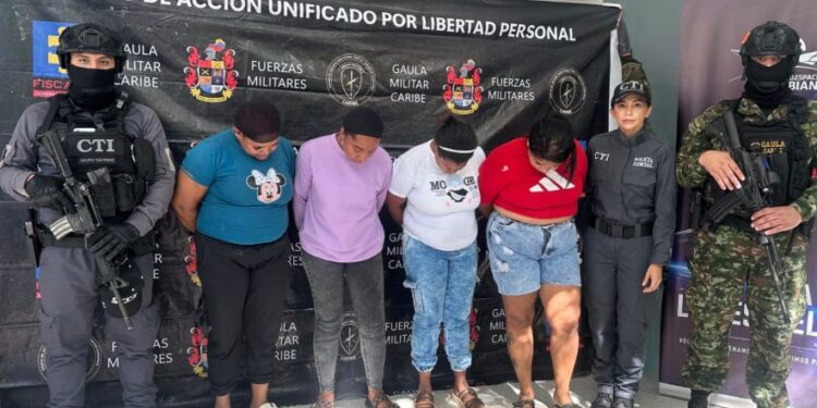 Caen cinco mujeres señaladas de operar una red criminal desde cárceles para ingresar drogas