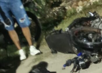 Dos personas murieron tras sufrir un grave accidente en motocicleta vía a Juan Mina