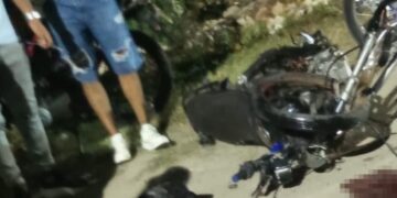 Dos personas murieron tras sufrir un grave accidente en motocicleta vía a Juan Mina