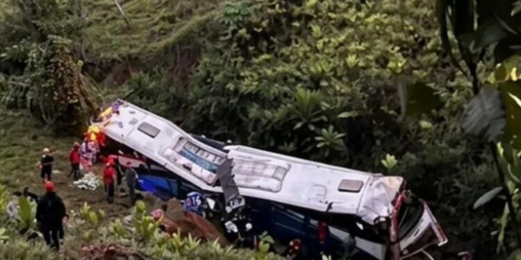 Dos accidentes de buses de Copetran dejan tres muertos y 32 heridos en Cesar y Antioquia