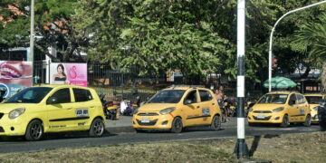 Taxis podrán viajar entre municipios contiguos sin planilla: Gobierno elimina el requisito