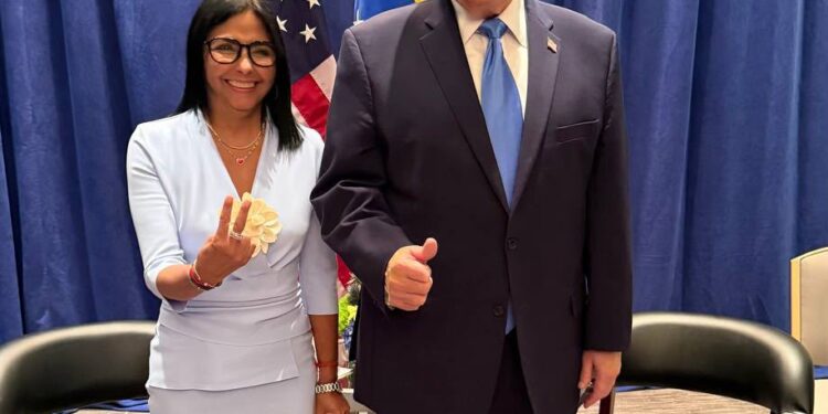 Delcy Rodríguez publica foto de su reunión con Donald Trump y la califica de “histórica”