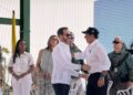 Desde el día uno de nuestros gobiernos le hemos puesto alma y corazón a la educación de los muchachos: alcalde Char al presidente De la Espriella, durante entrega de la IED Julio Flórez