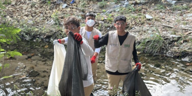 Más de 100 ‘Guardianes de la Biodiversidad’ recogen una tonelada de residuos en el Jardín Botánico de Barranquilla