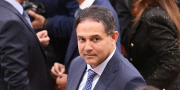 Presidente del Congreso, Honorio Henríquez, exige presencia obligatoria de ministros en debates legislativos y respalda postura de las Comisiones Económicas