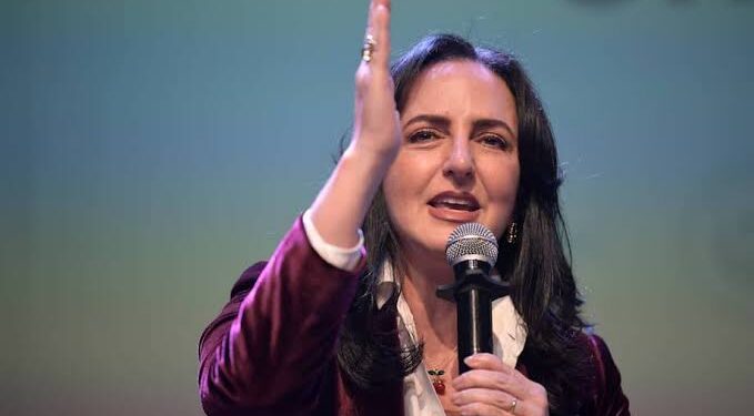 “Maravilloso, felicito al presidente”: María Fernanda Cabal celebra el decreto que restituye el porte legal de armas en Colombia
