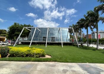 Barranquilla se une a la prevención del suicidio con la ‘Velatón para Cambiar Vidas’ en la plaza de la Paz