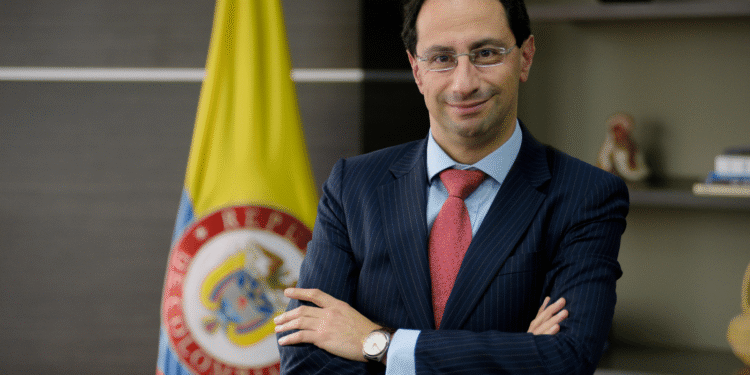 Gobierno anuncia entrada en fase de reconstrucción a un mes del terremoto: Vicepresidente Restrepo retorna a Arma y confirma recuperación de colegio