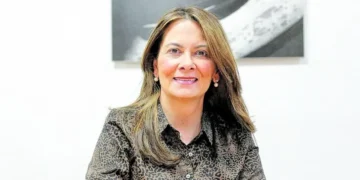 Histórico respaldo a la ministra Ana María Vesga: 20 exministros y exviceministros de Salud cierran filas tras denuncias de corrupción