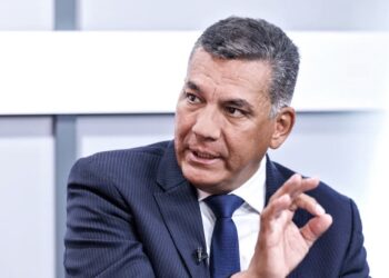 Guerra jurídica contra la seguridad nacional: MinDefensa convoca cúpula militar tras fallos que frenan aspersión y bombardeos