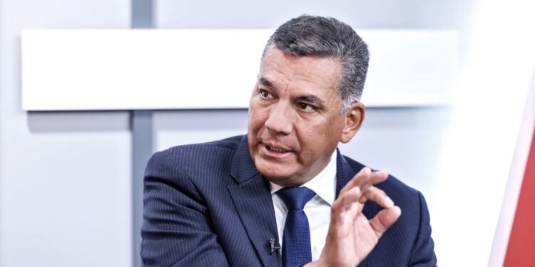 Guerra jurídica contra la seguridad nacional: MinDefensa convoca cúpula militar tras fallos que frenan aspersión y bombardeos