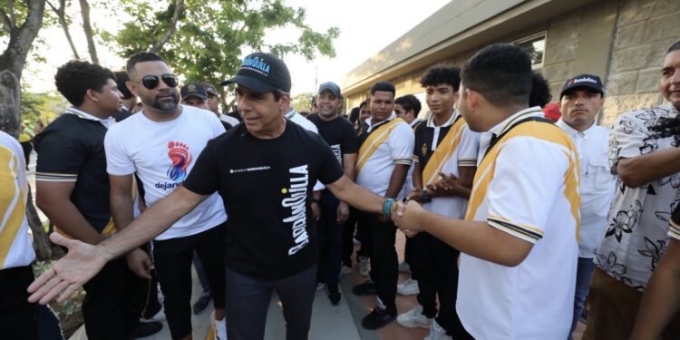 Alcalde Alejandro Char entrega la nueva cancha de Juan Mina: 8.795 metros cuadrados para el deporte y la convivencia comunitaria
