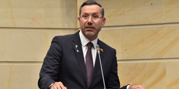 Senado hunda moción de censura contra el ministro de Vivienda con contundente mayoría