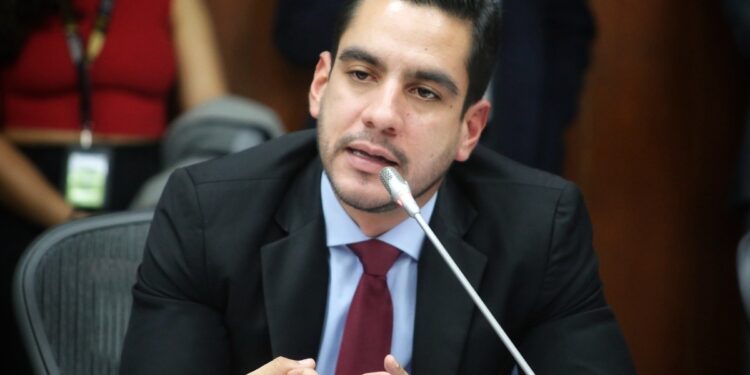 Corte Suprema llama a juicio al senador Alex Flórez por violencia intrafamiliar agravada
