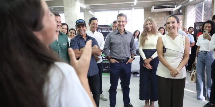 Alcaldía de Barranquilla consolida la estrategia ‘+Educación +Innovación’ junto al sector privado para formar a más de 13.300 estudiantes en tecnología e Inteligencia Artificial