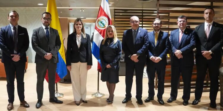 Presidente de Costa Rica, Laura Fernández, llega a Barranquilla para sostener cumbre bilateral con Abelardo De La Espriella