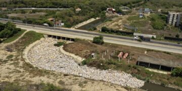 Alcaldía de Barranquilla refuerza control ambiental e impone severas sanciones contra el arrojo ilegal de basuras en arroyos y cauces hídricos