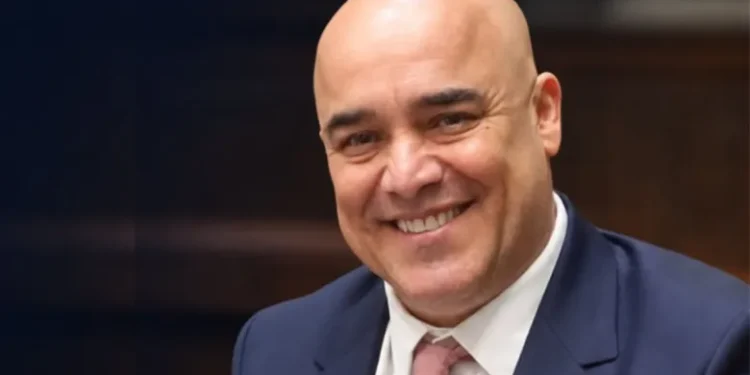 ¿Ahorrar energía o pagar más? La advertencia de Gonzalo Baute por una medida que podría golpear al Caribe