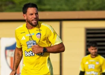 Viera no baja los brazos con Junior