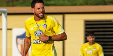 Viera no baja los brazos con Junior