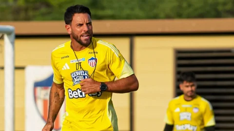 Viera no baja los brazos con Junior
