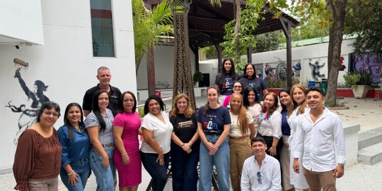 Barranquilla amplía la enseñanza del francés en colegios oficiales con L’École de BAQ 2.0
