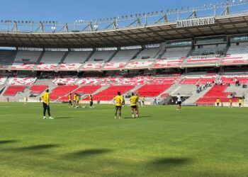 Junior vuelve a pisar el Metropolitano y vive un emotivo reencuentro con su casa