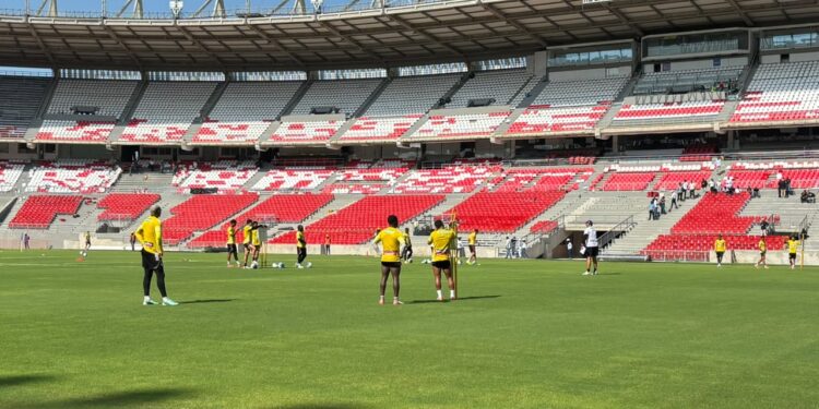 Junior vuelve a pisar el Metropolitano y vive un emotivo reencuentro con su casa