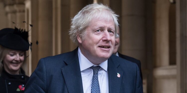 Boris Johnson lanza advertencia sobre el comunismo y analiza las guerras, la polarización y las redes sociales