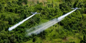 Autorizan polémico piloto de fumigación aérea contra cultivos ilícitos en Colombia