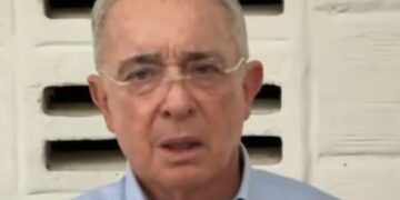 “Si yo hubiera sido paramilitar, lo habría sido de frente”: Uribe pide que definan su situación judicial