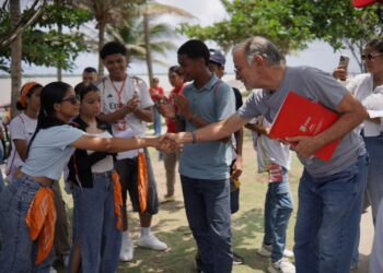 Gobernador Verano lideró jornada de inmersión en inglés con 200 estudiantes del sur del Atlántico